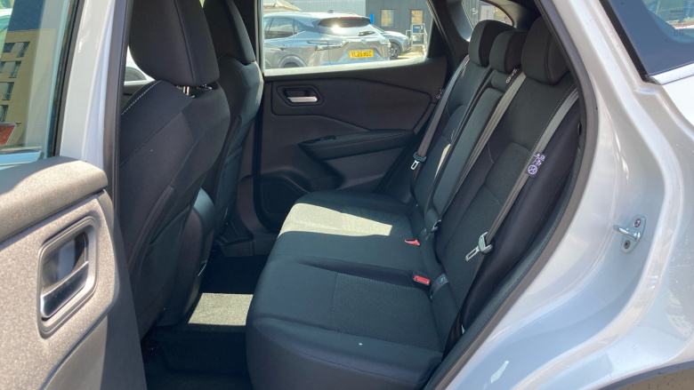 Nissan Qashqai 1.3 DiG-T MH Acenta Premium 5dr Petrol Hatchback